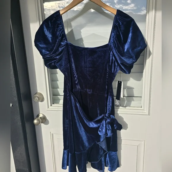 Trixxi Juniors' Puff-Sleeve Faux-Wrap Velvet Dress Sz L Women Blue Holiday - Picture 4 of 15